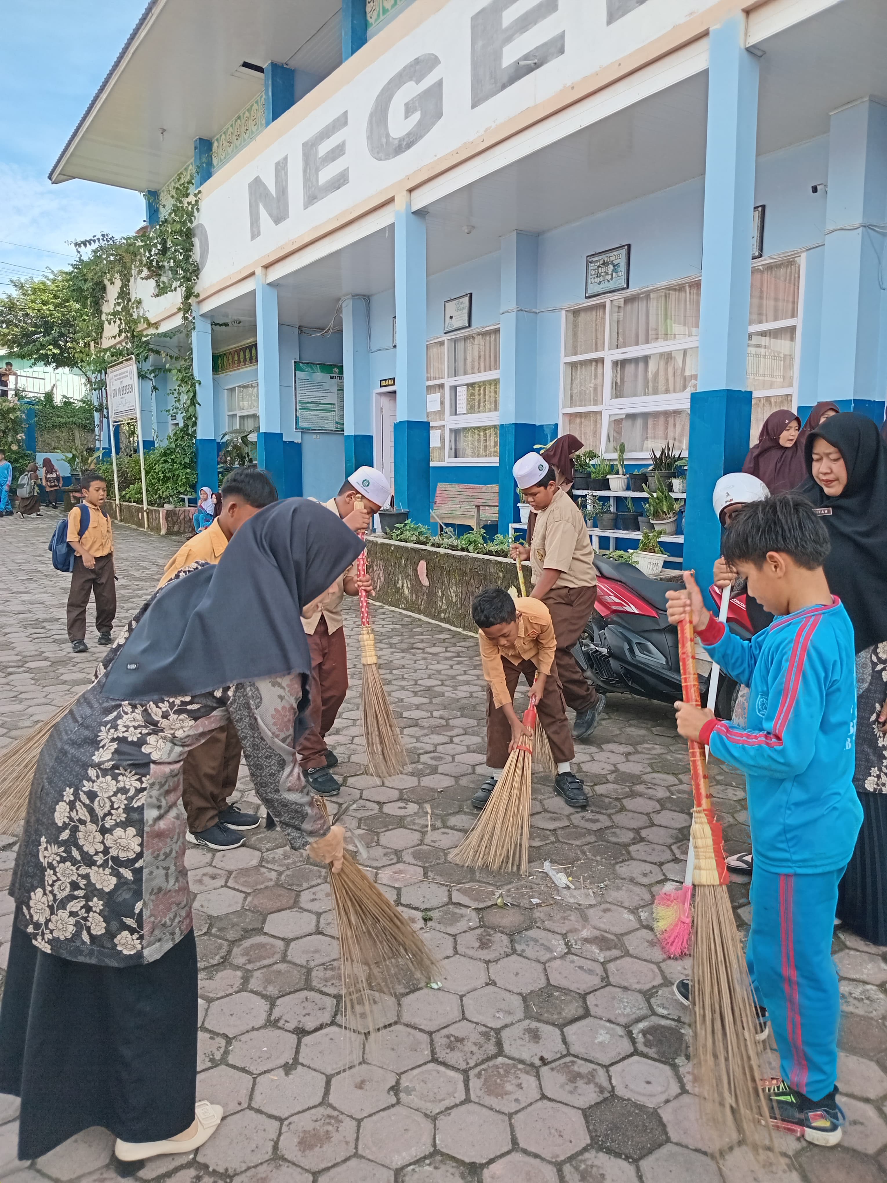 GOTONG ROYONG SD NEGERI 10 BEBESEN