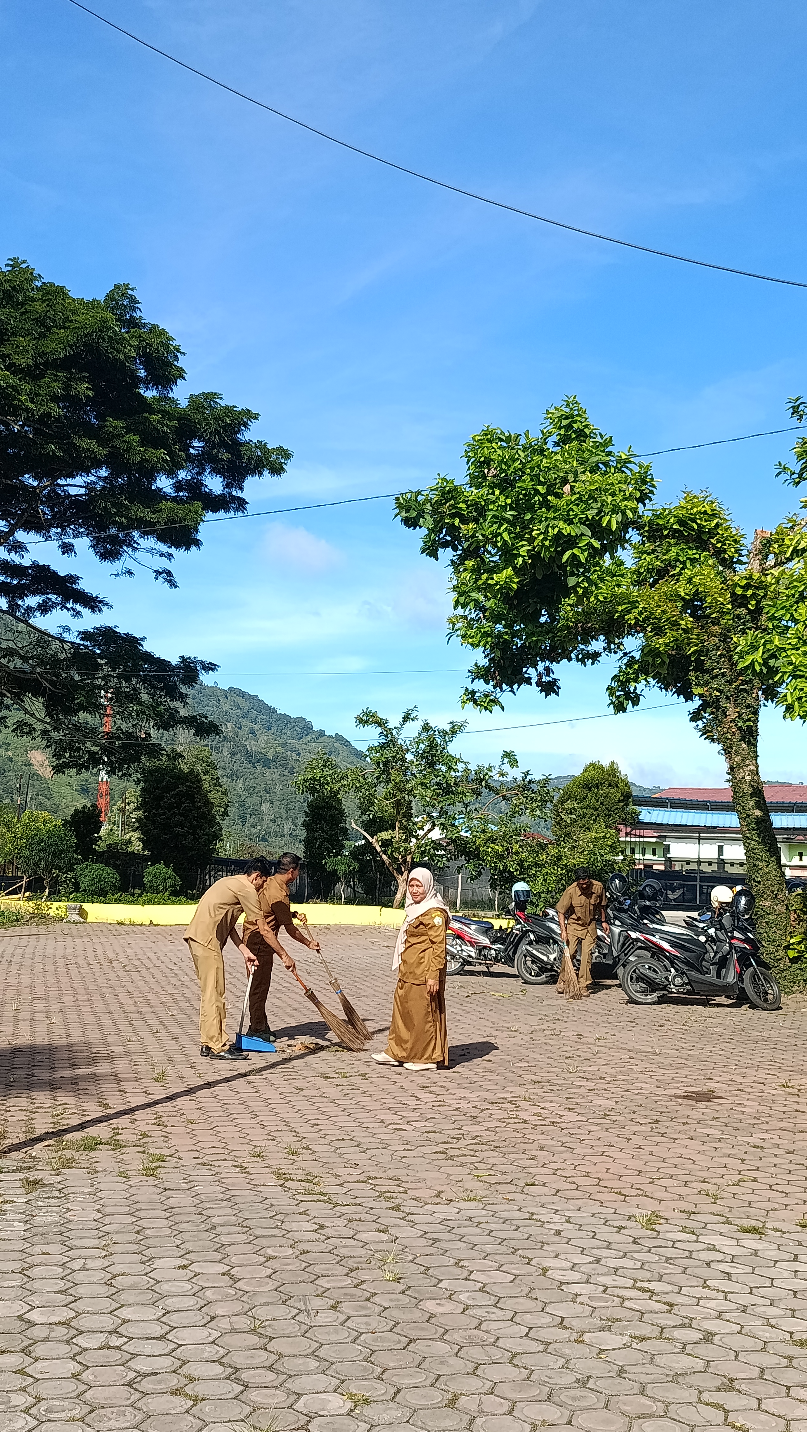 Gotong royong selasa 